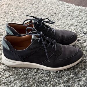 Clarks Navy Blue Un Rio woman’s lace up